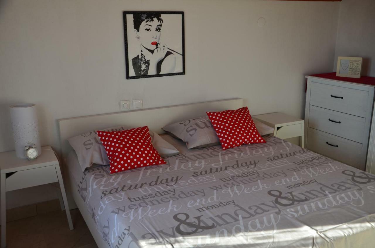 Luana Apartment Milna  Eksteriør billede