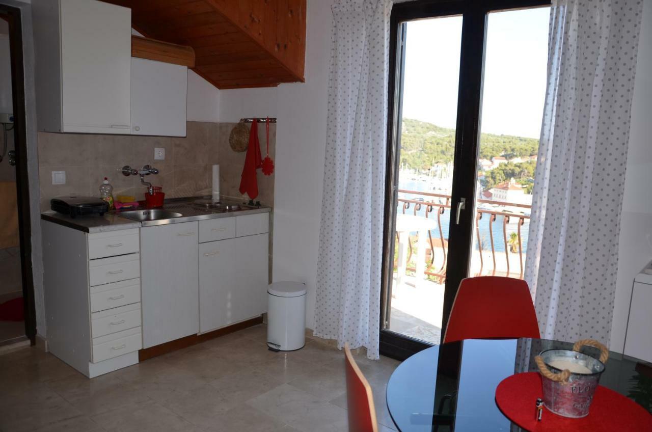 Luana Apartment Milna  Eksteriør billede
