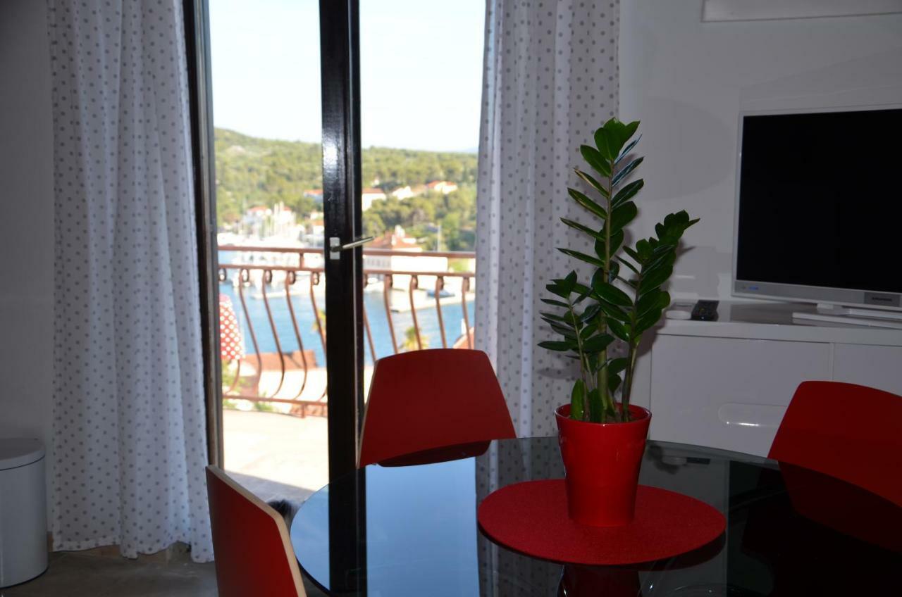 Luana Apartment Milna  Eksteriør billede